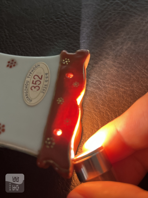 清乾隆 粉彩瑞果花蝶纹瓜棱壁瓶 - 图23